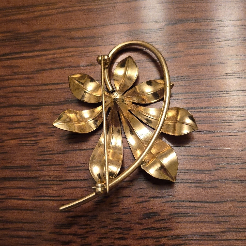 Flower Brooch Gold Tone Smooth Satin Vintage 1960s Pin Beautiful - Picture 2 of 4